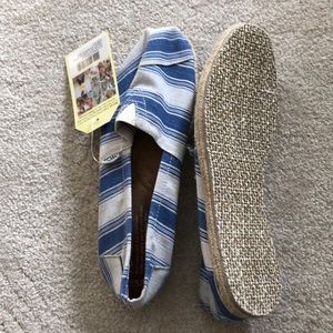 NWT TOMS 8.5 navy umbrella stripe